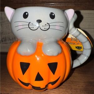 Super Cute 🥰 Halloween Cat 🐈‍⬛ in a Pumpkin 🎃 Ceramic Mug - New
